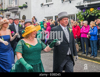 Helston Flora Tag 2014 Mittag Tanz, Kostüme und Spitze Hüte getragen Stockfoto