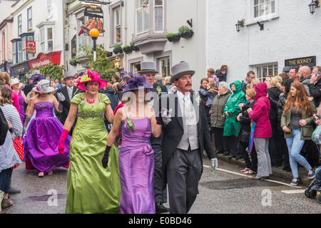 Helston Flora Tag 2014 Mittag Tanz, Kostüme und Spitze Hüte getragen Stockfoto