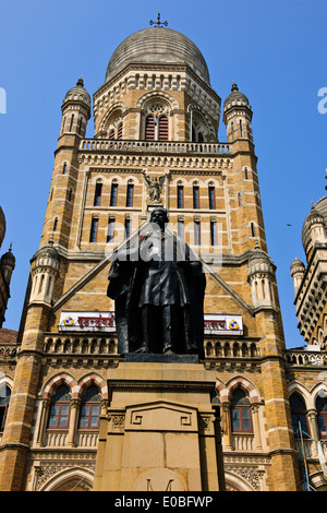 Sir Phirojshah Mehta erster Bürgermeister von Bombay, außerhalb Municipal Corporation Building in der Nähe von Victoria Station Bombay, Mumbai, Indien Stockfoto