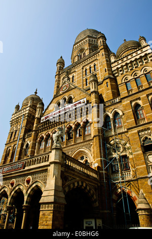 Sir Phirojshah Mehta erster Bürgermeister von Bombay, außerhalb Municipal Corporation Building in der Nähe von Victoria Station Bombay, Mumbai, Indien Stockfoto