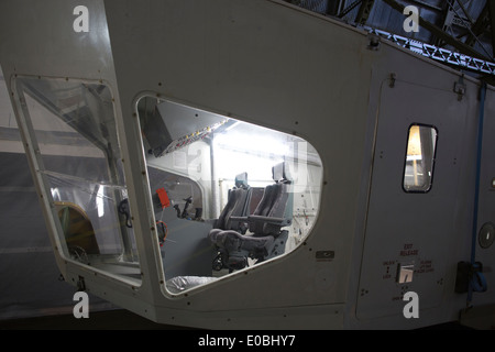 Airlander 10, weltweit größte Flugzeug und modernsten Luftschiff, Luftschiff Aufhänger an der ehemaligen RAF Cardington, Bedfordshire Stockfoto