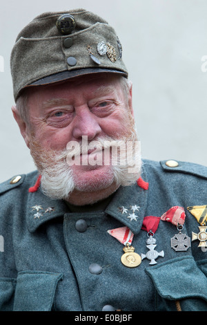 Ein dekoriertes Seniorenporträt in der Uniform der Österreichisch-ungarischer Soldat Stockfoto