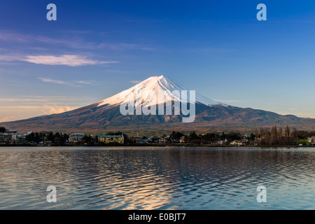 Mount Fuji gesehen von Kawaguchi-See, Yamanashi Präfektur, Japan Stockfoto