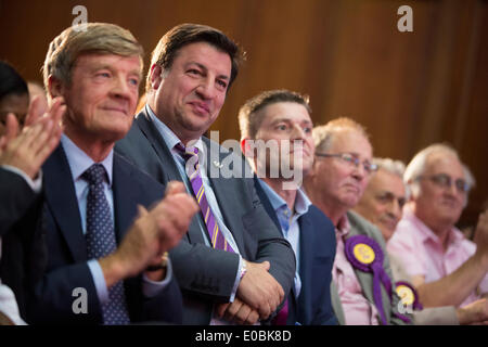 London, UK. 7. Mai 2014. Die UKIP, The UK Indepenence Party, Kampagnen als Anti rassistischen Partei während der Einwanderung und der EU. Die vorderen Reihen des Saales sind gefüllt mit Multi ethnischen Unterstützer, die Botschaft zu verstärken. Bildnachweis: Mike Abrahams/Alamy Live-Nachrichten Stockfoto