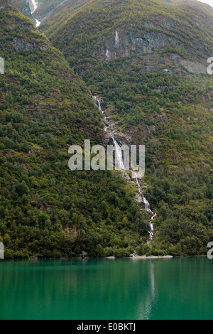 Wasserfall in Olden, Norwegen Stockfoto