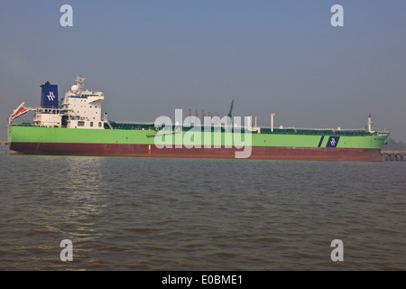 Blick auf das Taj Mahal Hotel, Gate of India, Harbour Front Bay, Schiffe ankern warten auf Einreise, Bombay, Mumbai, Indien Stockfoto