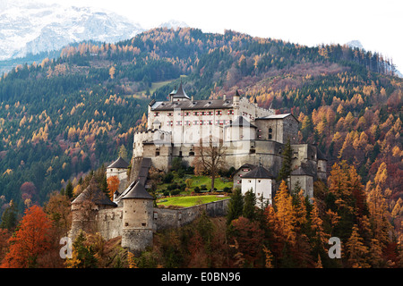 Die Burg Hohenwerfen Im Salzburger Land in Österreich., sterben Burg Hohenwerfen Im Land Salzburg in Oesterreich. Stockfoto