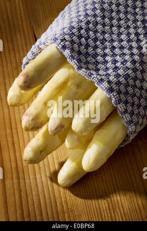 Weiße Asparagi Polen in der Spargelzeit Stockfoto