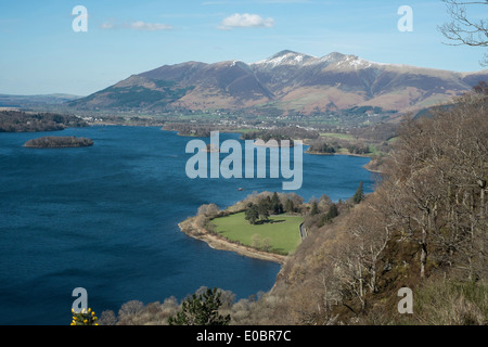 Eine Ansicht des Derwent Water in englischen Lake District, Cumbria, England. Stockfoto