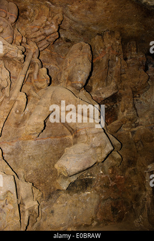 Elephanta Island, Felszeichnungen, Tempel, Schreine, viel zerstört von den Portugiesen, Kinder Schule Ausflug, Bombay, Mumbai, Indien Stockfoto