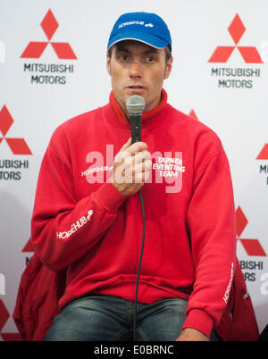 Badminton, UK. 8. Mai 2014. Paul Tapner [AUS] Reiten Kilronan mit einer Punktzahl von 36,0 führt nach der Dressur-Phase am ersten Tag der 2014 Mitsubishi Motors Badminton Horse Trials. Bildnachweis: Aktion Plus Sport/Alamy Live-Nachrichten Stockfoto