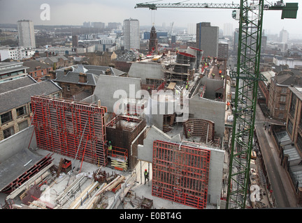 Luftbild von der Erweiterungsbau der Glasgow School of Art im Bau zeigt die Skyline von Glasgow im Hintergrund. Stockfoto