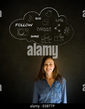 Geschäftsfrau, Student oder Lehrer social Media Kreide Tafel Hintergrund Konzept Stockfoto