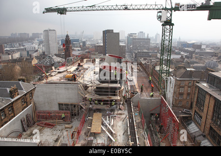 Luftbild von der Erweiterungsbau der Glasgow School of Art im Bau zeigt die Skyline von Glasgow im Hintergrund. Stockfoto