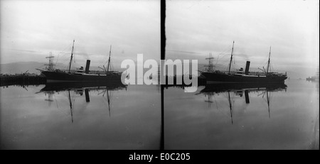 Dampfschiff Rotomahana im Hafen von Dunedin, Anfang der 1890er Jahre Stockfoto