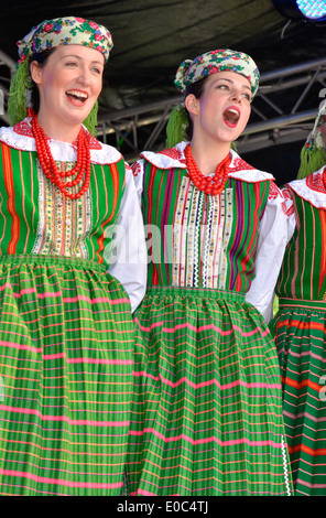 Polnischen Folk-Gruppe "Karolinka". " Tage der Polen "polnische Festival und einschneidenden Ereignis polnische Kultur. Zum ersten Mal auf der Themse Stockfoto