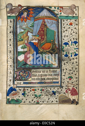 Dieses Bild zeigt eine Seite aus einem Stundenbuch aus dem 15. Jahrhundert, speziell f.108r, eine beleuchtete Handschrift. Es repräsentiert mittelalterliche religiöse Texte und die komplizierte Kunst der Handschriftenbeleuchtung aus der Renaissance. Stockfoto