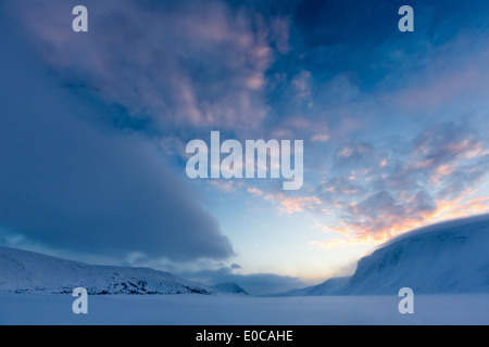 Einen schönen Sonnenaufgang am Termisjärvi (See Termis) in Lappland, Finnland, EU Stockfoto