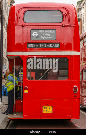 A Red, Route Master Bus on Rail Ersatz Duty Baker Street London England UK Stockfoto