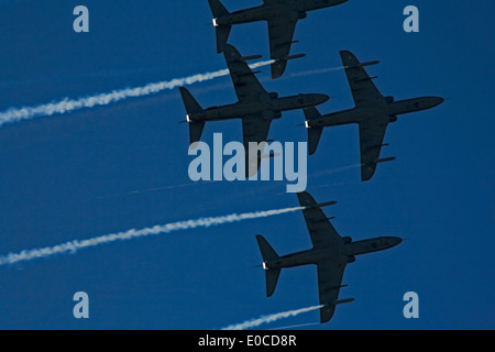 Die Midnight Hawks ist die Kunstflugstaffel der finnischen Luftwaffe. Helsinki Finnland International AirShow in Malmi Flughafen 17.8. Stockfoto