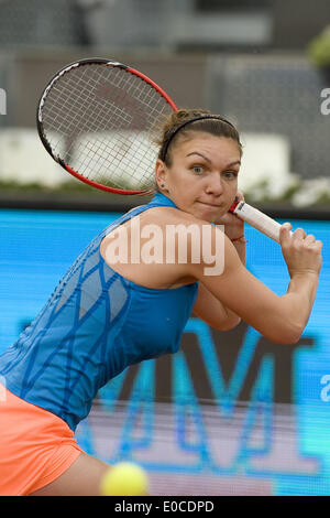 Madrid, Spanien. 8. Mai 2014. Simona Halep Rumäniens in Aktion gegen Sabine Lisicki Deutschland während Tag sechs der Mutua Madrid Open Tennis-Turnier in der Caja Magica am 8. Mai 2014 in Madrid, Spanien. (Foto von Oscar Gonzalez/NurPhoto) Bildnachweis: Oscar Gonzalez/NurPhoto/ZUMAPRESS.com/Alamy Live-Nachrichten Stockfoto