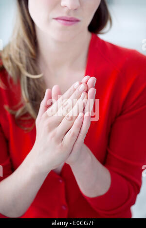 Frau mit schmerzhaften hand Stockfoto