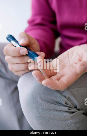 Test für Diabetes, Mann Stockfoto