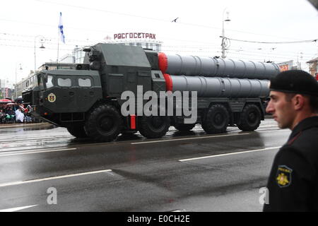 Kaliningrad, Russland am 9. Mai 2014 große Parade auf dem Siegesplatz in Kaliningrad, anlässlich des 69. Jahrestag der WWII Ende. Bildnachweis: Michal Fludra/Alamy Live-Nachrichten Stockfoto