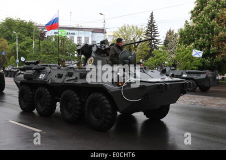 Kaliningrad, Russland am 9. Mai 2014 große Parade auf dem Siegesplatz in Kaliningrad, anlässlich des 69. Jahrestag der WWII Ende. Bildnachweis: Michal Fludra/Alamy Live-Nachrichten Stockfoto