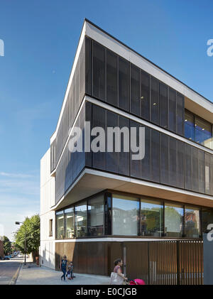 JW3, London, Vereinigtes Königreich. Architekt: Lifschutz Davidson Sandilands, 2014. Ecke Höhe mit Lymington Rd. Stockfoto