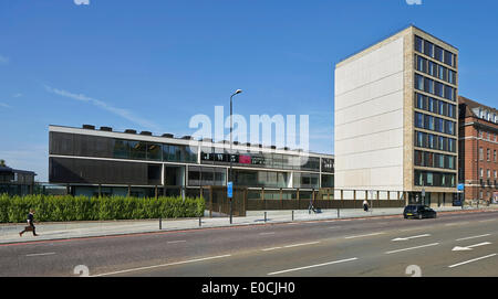 JW3, London, Vereinigtes Königreich. Architekt: Lifschutz Davidson Sandilands, 2014. Umfassende kontextabhängige Anzeigen. Stockfoto