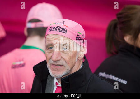 Belfast, Nordirland, Vereinigtes Königreich. 8. Mai 2014. Mann trug Giro d ' Italia Bandana bei der Team-Präsentation in Belfast Credit: Bonzo/Alamy Live News Stockfoto