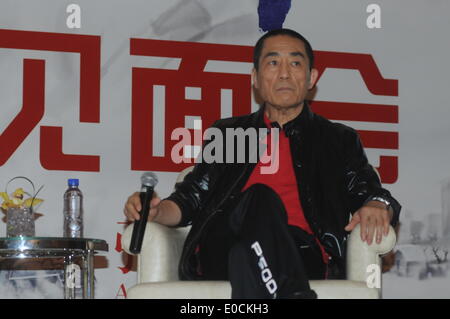 Peking, China. 7. Mai 2014. Regisseur Zhang Yimou, Chen Daoming Schauspieler und Schauspielerin Zhang Huiwen besuchen Pressekonferenz der Film Coming Home in Peking am Mittwoch, 7. Mai 2014. © TopPhoto/Alamy Live-Nachrichten Stockfoto