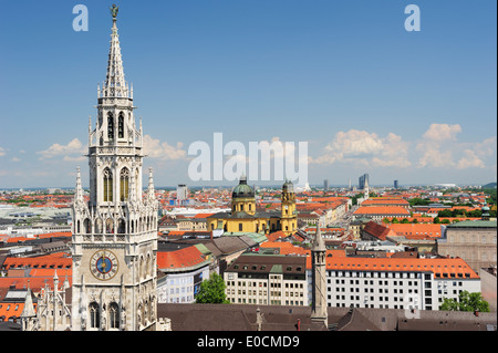 Blick auf die Stadt München mit Rathaus Neues Rathaus und Kirche Theatinerkirche, München, Upper Bavaria, Bayern, Deutschland, Europa Stockfoto