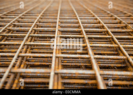 Eisen für die Stärkung der konkreten Arbeit auf einer Baustelle Stockfoto