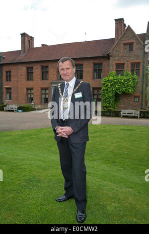 Westerham, UK. 9. Mai 2014. Der Bürgermeister von Bromley, Ernest Noad stellt außen Chartwell, familiären Haus von Sir Winston Churchill Credit: Keith Larby/Alamy Live News Stockfoto