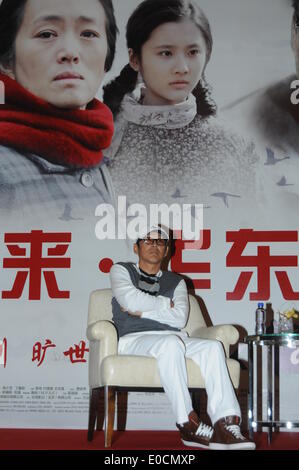 Peking, China. 7. Mai 2014. Regisseur Zhang Yimou, Chen Daoming Schauspieler und Schauspielerin Zhang Huiwen besuchen Pressekonferenz der Film Coming Home in Peking am Mittwoch, 7. Mai 2014. © TopPhoto/Alamy Live-Nachrichten Stockfoto