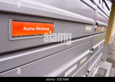 "Label"keine Werbung"für das Postfach eines Wohnhauses Stockfoto