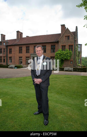 Westerham, UK, 9. Mai 2014, der Bürgermeister von Bromley, Ernest Noad stellt außen Chartwell, familiären Haus von Sir Winston Churchill Credit: Keith Larby/Alamy Live News Stockfoto