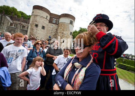 Beefeater auf den Tower of London, London, England, Großbritannien Stockfoto