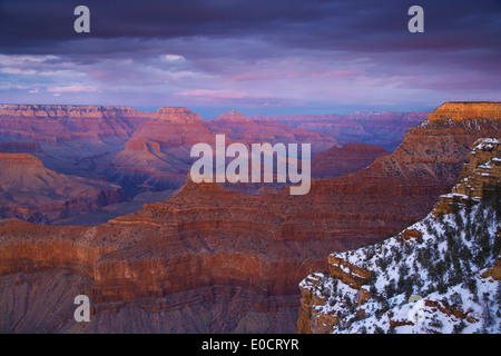 Blick vom Mather Point über den Grand Canyon im Abendlicht, South Rim, Grand Canyon National Park, Arizona, USA, amerik. Stockfoto