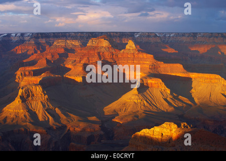 Blick vom Mather Point über den Grand Canyon im Abendlicht, South Rim, Grand Canyon National Park, Arizona, USA, amerik. Stockfoto