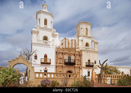 Mission San Xavier del Bac, Tucson, Sonora-Wüste, Arizona, USA, Amerika Stockfoto
