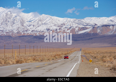 Blick vom Owens Valley in Richtung Cerro Gordo Peak in den Morgen, Kalifornien, USA, Amerika Stockfoto