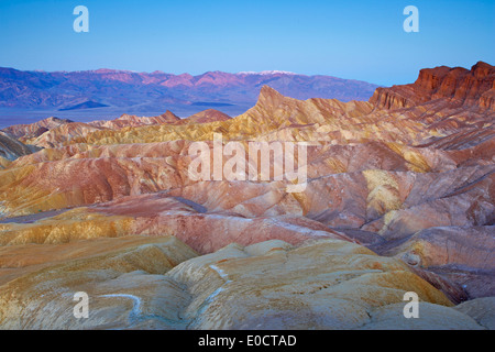 Sonnenaufgang am Zabriskie Point, Death Valley, Panamint Berge, Death Valley Nationalpark, Kalifornien, USA, Amerika Stockfoto