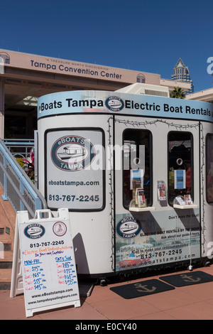 Elektrisches Boot mieten Kiosk, Marina in der Nähe von Tampa Convention Center, Tampa, FL, USA Stockfoto