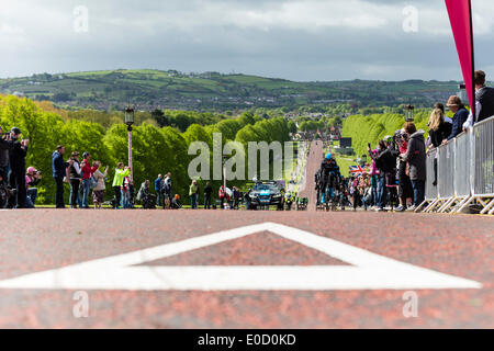 Belfast, Nordirland. 9. Mai 2014. Fahrer vom Team Sky Klettern Prince Of Wales Avenue in Stormont Estate während des Trainings für die Team-Zeitfahren &amp; Auftaktetappe der Giro d ' Italia. Bildnachweis: Action Plus Sport Bilder/Alamy Live News Stockfoto