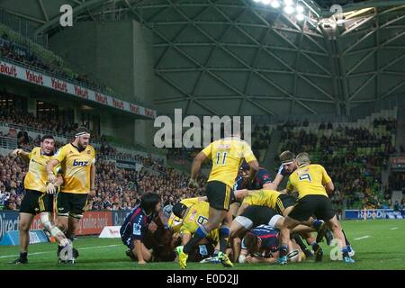 Melbourne, Victoria, Australien. 9. Mai 2014. Hurrikan und Rebellen Spieler kämpfen um den Ball in den 13 Vorrundenspiel zwischen der Melbourne Rebellen und Hurrikane während der australischen Super Rugby-Saison 2014 AAMI Park. Bildnachweis: Tom Griffiths/ZUMA Wire/ZUMAPRESS.com/Alamy Live-Nachrichten Stockfoto