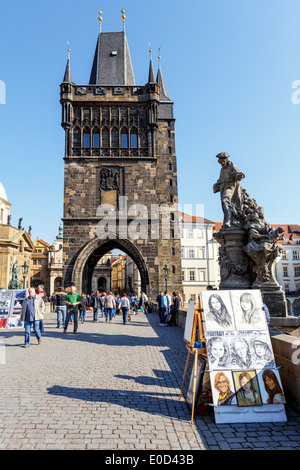 Prag, Tschechische Republik - 13 März: Charles Brücke am 13. März 2014 in Prag Tschechische Republik. Die Karlsbrücke ist eine beliebte Tour Stockfoto