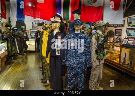 Ausstellung von Statuen von verschiedenen US-Soldaten in das Route 66 Hall Of Fame and Museum in Pontiac (Illinois), einer Stadt entlang der Route 66. Stockfoto
